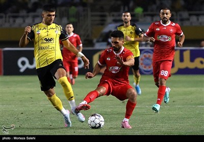 دیدار تیم‌های فوتبال سپاهان اصفهان و پرسپولیس