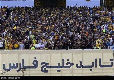 دیدار تیم‌های فوتبال سپاهان اصفهان و پرسپولیس