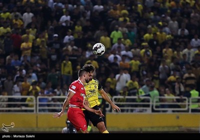 دیدار تیم‌های فوتبال سپاهان اصفهان و پرسپولیس