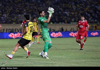 دیدار تیم‌های فوتبال سپاهان اصفهان و پرسپولیس