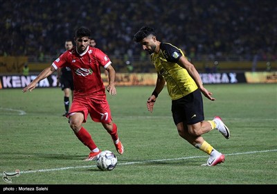 دیدار تیم‌های فوتبال سپاهان اصفهان و پرسپولیس