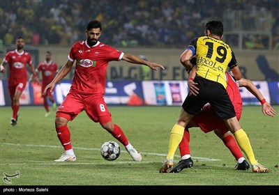 دیدار تیم‌های فوتبال سپاهان اصفهان و پرسپولیس