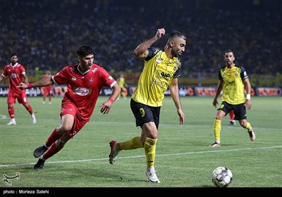دیدار تیم‌های فوتبال سپاهان اصفهان و پرسپولیس