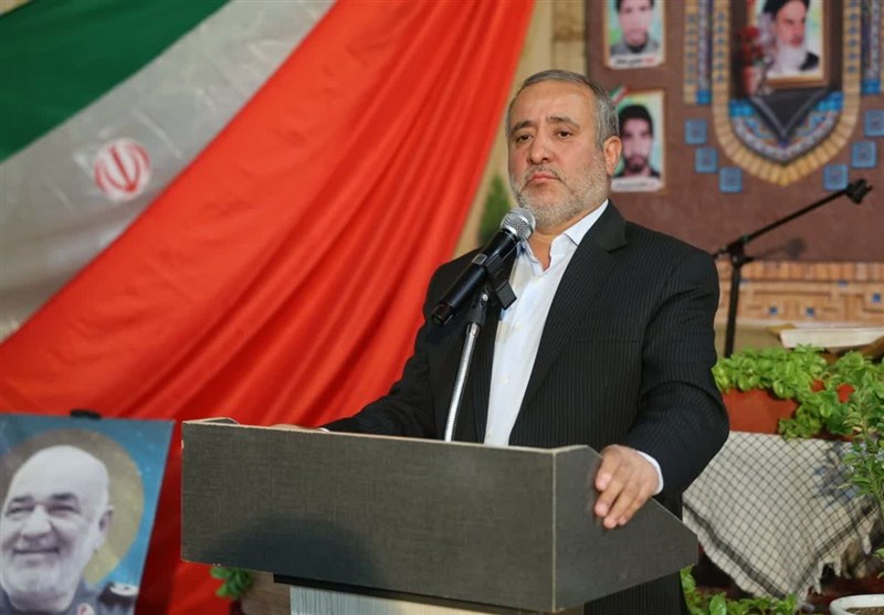 یادواره‌های شهدا در راستای الگوسازی برای جوانان برگزار شود