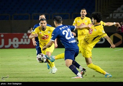 دیدار تیم های فوتبال فجر سپاسی و گل گهر