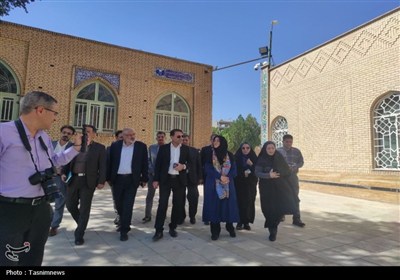 بازدید. معاون صنایع دستی کشور از آستان قیدار نبی(ع)