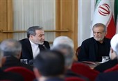بزشکیان یشید بجهود عراقجی ووزارة الخارجیة الإیرانیة فی المفاوضات