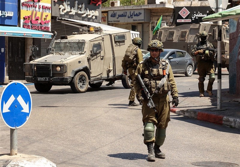 Israeli Forces Loot $447,000 in Armed Raid on Ramallah Exchange Shop