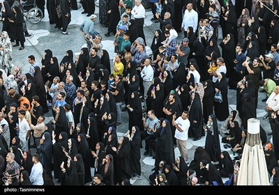 مراسم تعویض پرچم گنبد حرم مطهر رضوی 