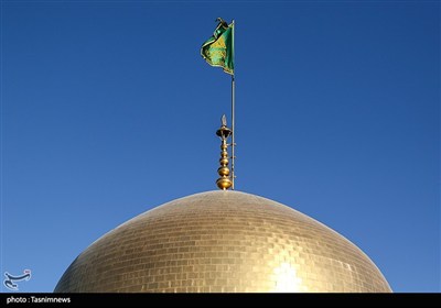 مراسم تعویض پرچم گنبد حرم مطهر رضوی 