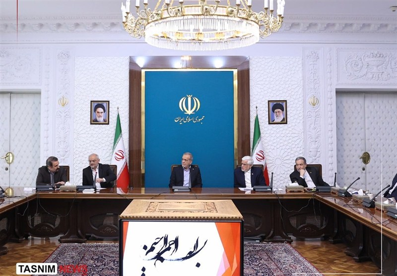 بزشکیان: إیران حریصة على تعاون جاد وبنّاء مع الصین