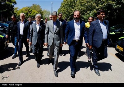 رونمایی از 130 دستگاه تاکسی برقی جدید در اصفهان