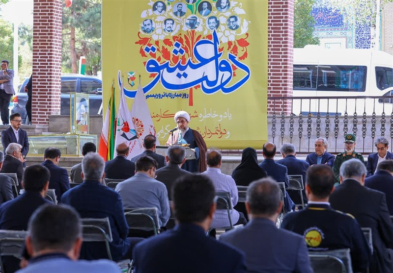 غبارروبی مزار شهدای گلزار شهدای تبریز به مناسبت هفته دولت