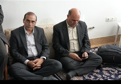 ادای احترام وزیر میراث‌فرهنگی، گردشگری و صنایع دستی به شهدای لرستان