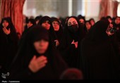 عزاداری زائران حرم بانوی کرامت در شب شهادت امام حسن عسکری(ع)
