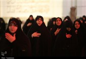 عزاداری زائران حرم بانوی کرامت در شب شهادت امام حسن عسکری(ع)