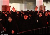 عزاداری زائران حرم بانوی کرامت در شب شهادت امام حسن عسکری(ع)