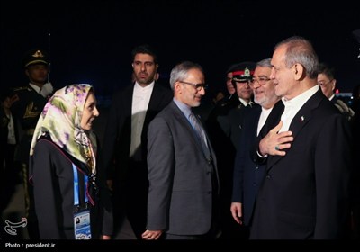 «مسعود پزشکیان» رئیس‌جمهور عصر یکشنبه (۹ شهریور ۱۴۰۴) برای شرکت در نشست سران سازمان همکاری شانگهای وارد تیانجین شد. 