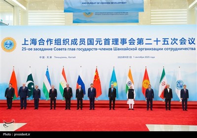 نشست سران سازمان همکاری شانگهای2025، صبح امروز دوشنبه (۱۰ شهریور ۱۴۰۴) در شهر تیانجین چین با حضور «مسعود پزشکیان» رئیس جمهور کشورمان و سران کشورهای عضو برگزار شد.
