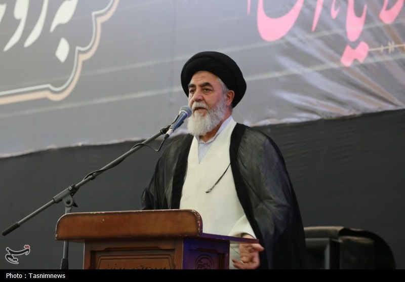 راه سیدالشهدا(ع) با پرچمداری ولی‌فقیه ادامه دارد