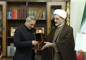 اهدای انگشتر متبرک شهید قاسم سلیمانی به موزه شهدای حشدالشعبی