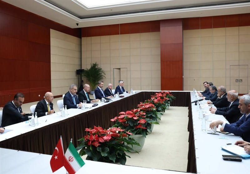 Iranian, Turkish Presidents Discuss Nuclear, Regional Issues