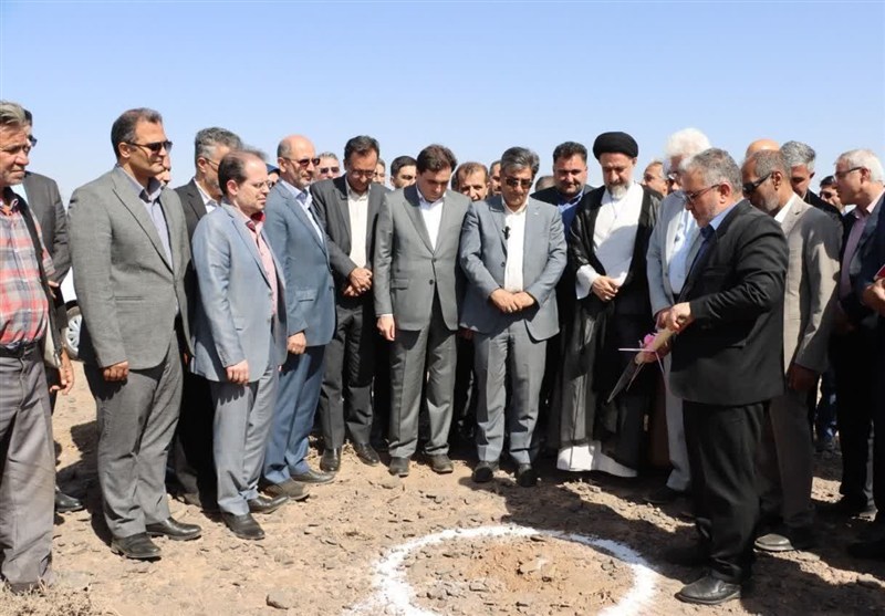 کلنگ‌ احداث نیروگاه خورشیدی 25 مگاواتی در شهریار به زمین خورد