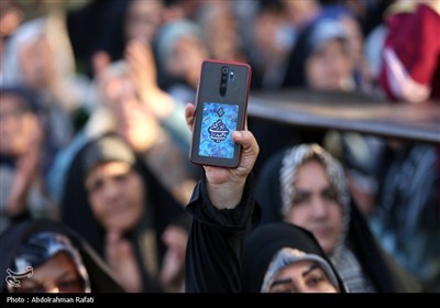 اهتزاز پرچم متبرک به نام حضرت مهدی (عج) بر فراز شهر همدان