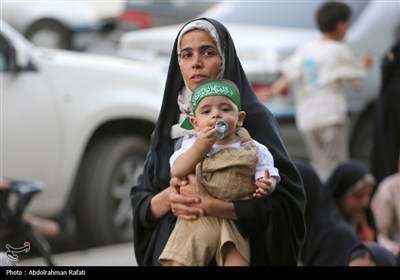 اهتزاز پرچم متبرک به نام حضرت مهدی (عج) بر فراز شهر همدان
