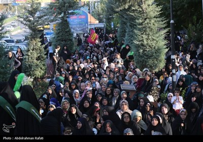 اهتزاز پرچم متبرک به نام حضرت مهدی (عج) بر فراز شهر همدان