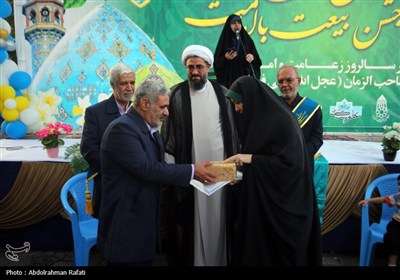 اهتزاز پرچم متبرک به نام حضرت مهدی (عج) بر فراز شهر همدان