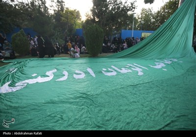 اهتزاز پرچم متبرک به نام حضرت مهدی (عج) بر فراز شهر همدان