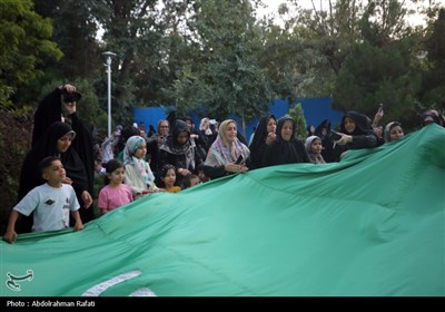 اهتزاز پرچم متبرک به نام حضرت مهدی (عج) بر فراز شهر همدان