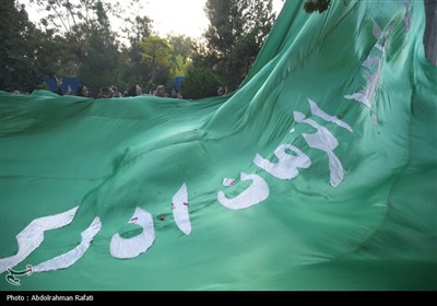 اهتزاز پرچم متبرک به نام حضرت مهدی (عج) بر فراز شهر همدان