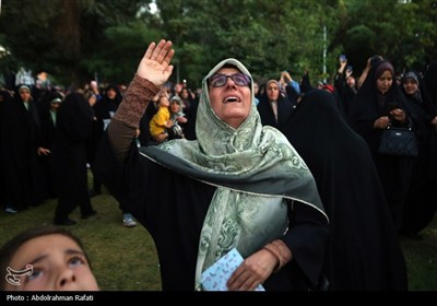 اهتزاز پرچم متبرک به نام حضرت مهدی (عج) بر فراز شهر همدان