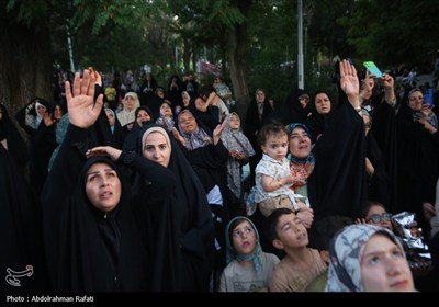 اهتزاز پرچم متبرک به نام حضرت مهدی (عج) بر فراز شهر همدان