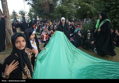 اهتزاز پرچم متبرک به نام حضرت مهدی (عج) بر فراز شهر همدان