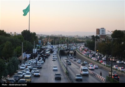 اهتزاز پرچم متبرک به نام حضرت مهدی (عج) بر فراز شهر همدان
