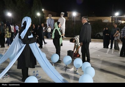 اجرای تئاتر خیابانی آب و زندگی در یزد
