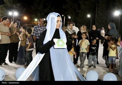 اجرای تئاتر خیابانی آب و زندگی در یزد