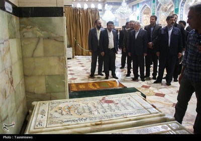تشرف وزیر میراث فرهنگی به حرم حضرت معصومه(س)