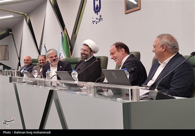 نود و نهمین اجلاس رؤسای دانشگاه‌ها , رونمایی از تندیس دکتر اکبر اعتماد