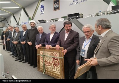 نود و نهمین اجلاس رؤسای دانشگاه‌ها , رونمایی از تندیس دکتر اکبر اعتماد