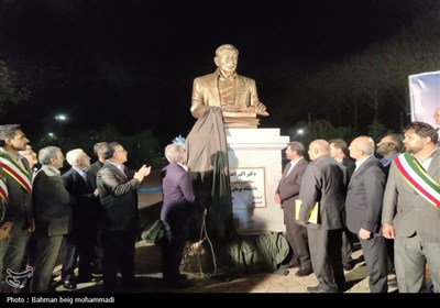 نود و نهمین اجلاس رؤسای دانشگاه‌ها , رونمایی از تندیس دکتر اکبر اعتماد