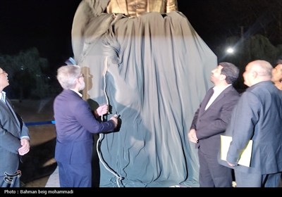 نود و نهمین اجلاس رؤسای دانشگاه‌ها , رونمایی از تندیس دکتر اکبر اعتماد