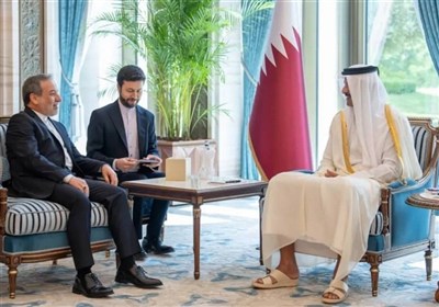 Iran FM, Qatari Emir Meet in Doha, Emphasize Bolstering Bilateral Ties