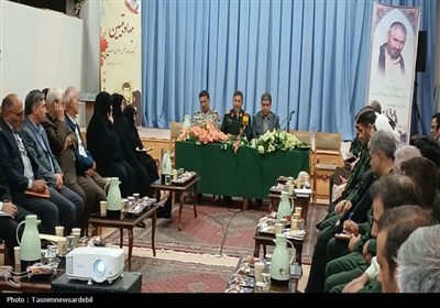 جلسه شورای اداری در آغوش موزه دفاع مقدس- عکس صفحه استان تسنیم