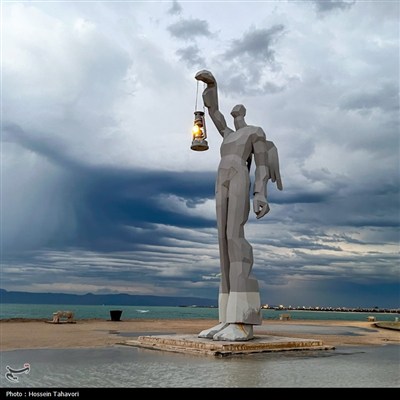 مجسمه نگهبان دریا - کیش