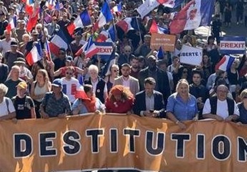Protesters in Paris Demand Macron’s Resignation