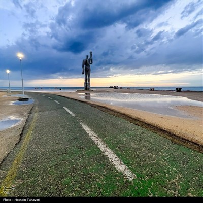 مجسمه نگهبان دریا - کیش